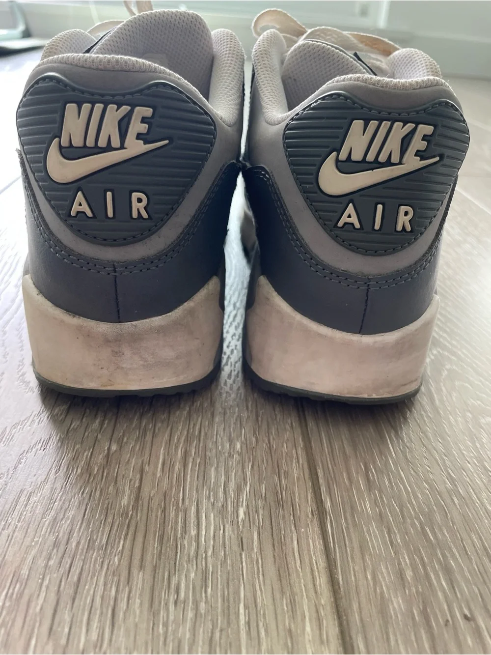 Nike Kids Air Max Low Top Sneakers in Grey and White - Picture 5 of 9